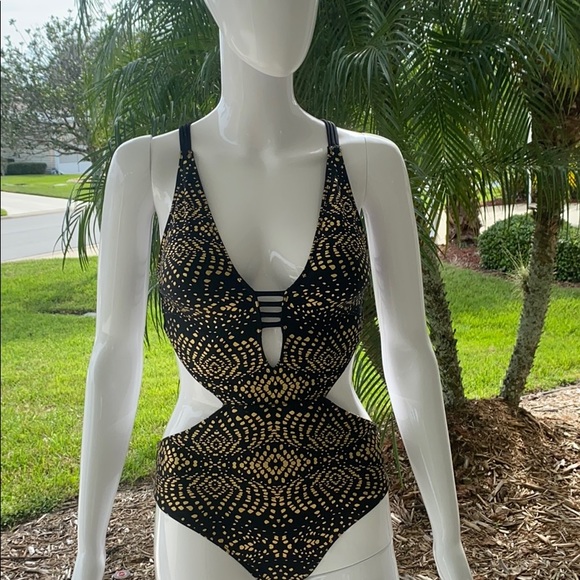 Abercrombie & Fitch Other - Abercrombie & Fitch - Gold & Black one piece